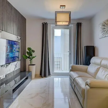 Gzr096-2br Luxury New Minutes From Vibrant Seafront *