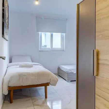 Gzr096-2br Luxury New Minutes From Vibrant Seafront Апартаменты