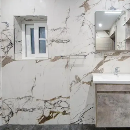Lejlighed Gzr096-2br Luxury New Minutes From Vibrant Seafront