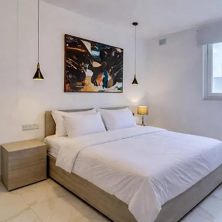 Gzr096-2br Luxury New Minutes From Vibrant Seafront Lejlighed