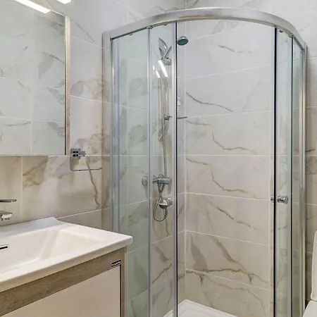 Lejlighed Gzr096-2br Luxury New Minutes From Vibrant Seafront *