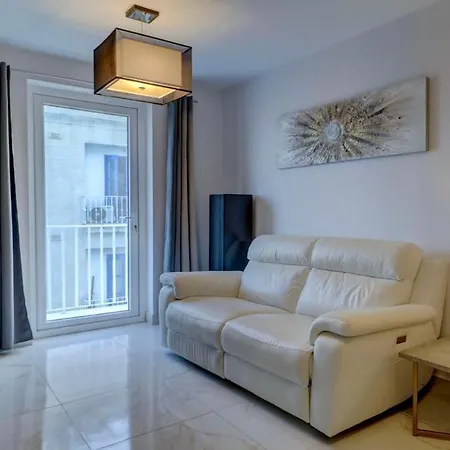 Апартаменты Gzr096-2br Luxury New Minutes From Vibrant Seafront *